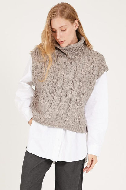 Damen modischer Strickpullover mit hohem Kragen und Zopfmuster Stalluxe