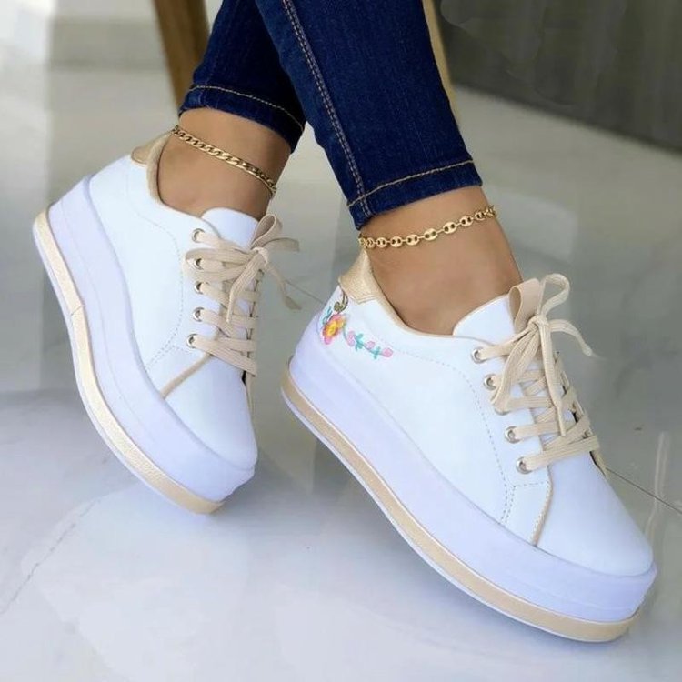 Damen Plateau-Sneaker mit floralem Applikationsdesign und rutschfester Sohle Stalluxe
