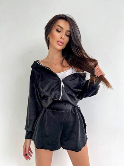 Damen sportliches Kurzarm-Trainingsset mit Kapuzenjacke und elastischen Shorts Stalluxe