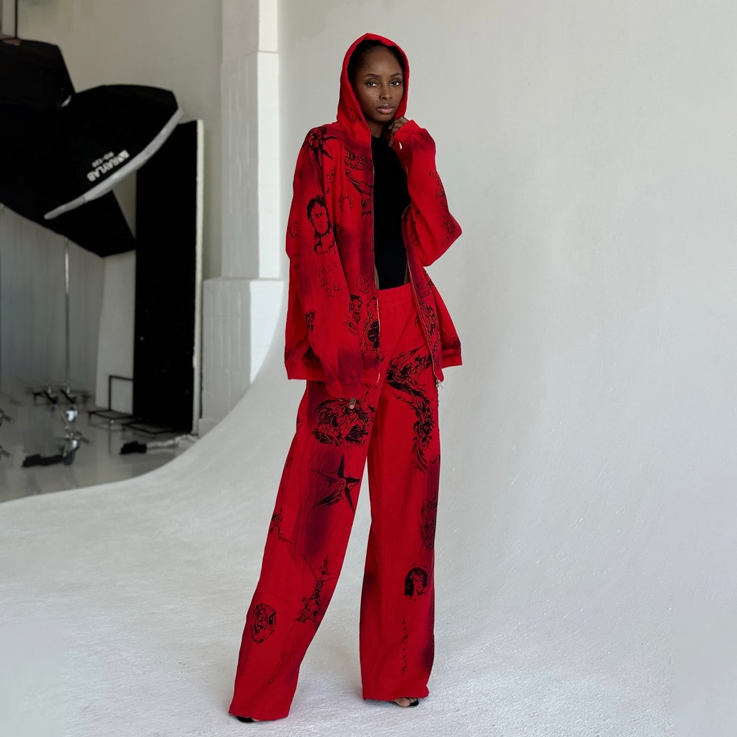 Damen Sportlicher Oversized Set mit einzigartigen Grafiken und Kapuze Stalluxe