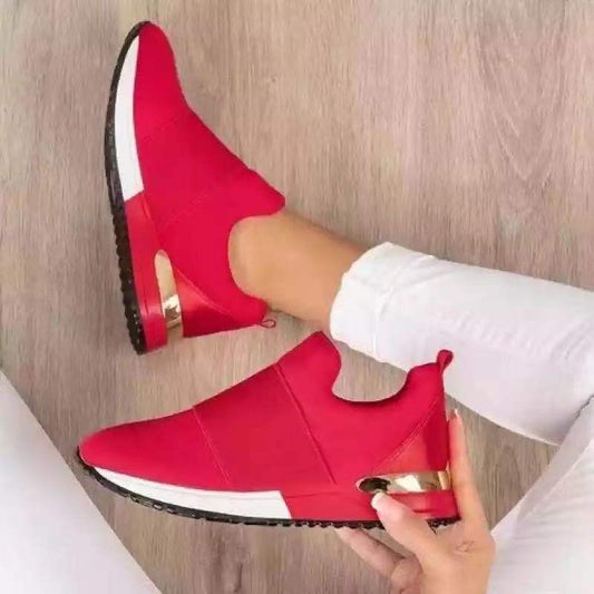 Damen sportliche Slip-On Sneakers mit elegantem Metallic-Detail Stalluxe