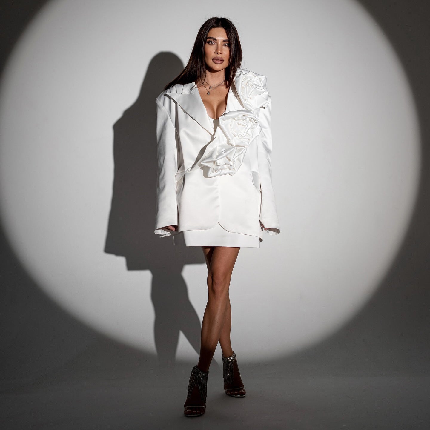 Damen Blazer mit voluminösen Rüschendetails und elegantem Kragen Stalluxe