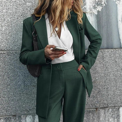 Damen Elegantes Anzugset mit taillierter Silhouette und modernen Akzenten Stalluxe