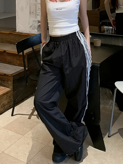 Damen lockere Sporthose mit praktischen Seitentaschen und dekorativen Streifen Stalluxe