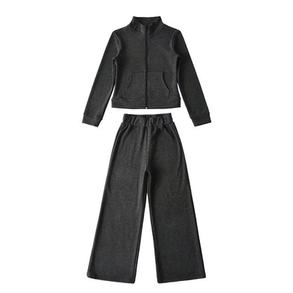 Damen Freizeitanzug mit hochgeschlossenem Kragen und weiten Hosen Stalluxe
