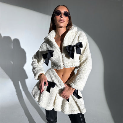 Damen modischer Kapuzenjacke mit dekorativen Schleifen und voluminösem Schnitt Stalluxe Weiß