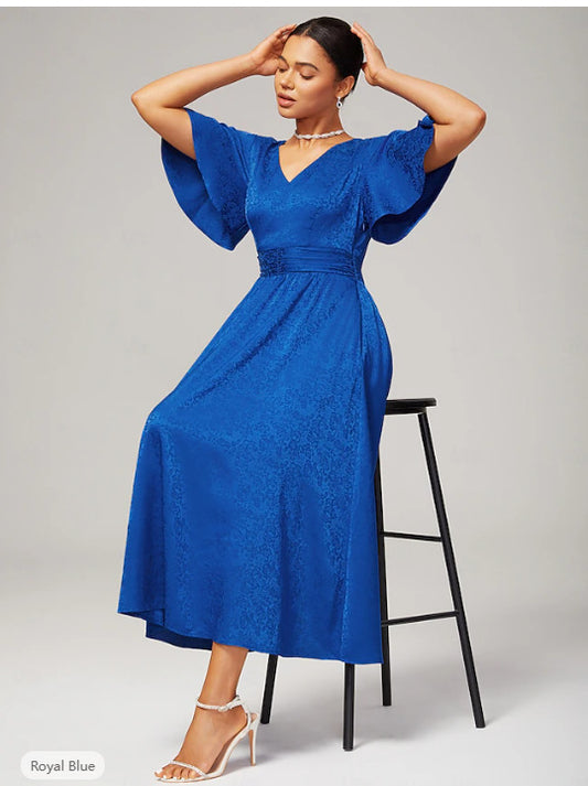 Damen Maxikleid mit voluminösen Ärmeln und floralen Details Stalluxe