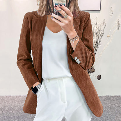 Damen elegante Cordjacke mit strukturiertem Design und modischen Details Stalluxe