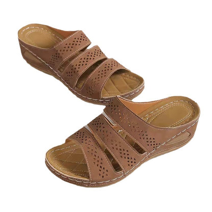 Damen komfortable Zehentrennersandalen mit perforierten Riemen und anatomischem Fußbett Stalluxe