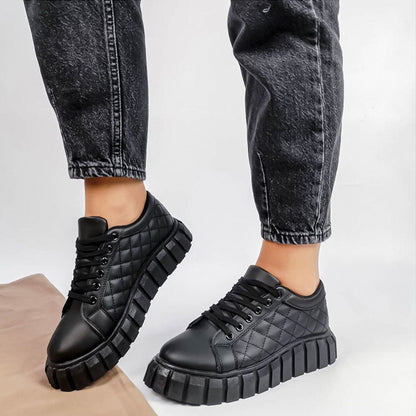 Damen modische Plateau-Sneaker mit strukturiertem Obermaterial und rutschfester Sohle Stalluxe