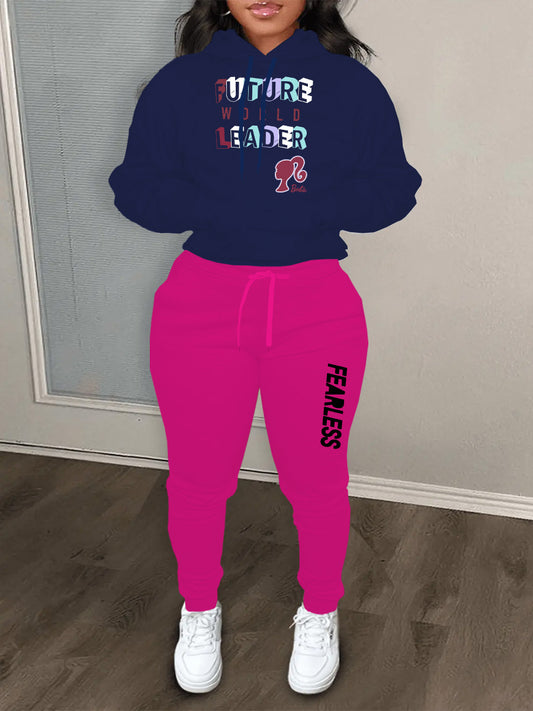 Damen Hoodie und Jogginghose Set mit auffälligem Schriftzug und buntem Design Stalluxe