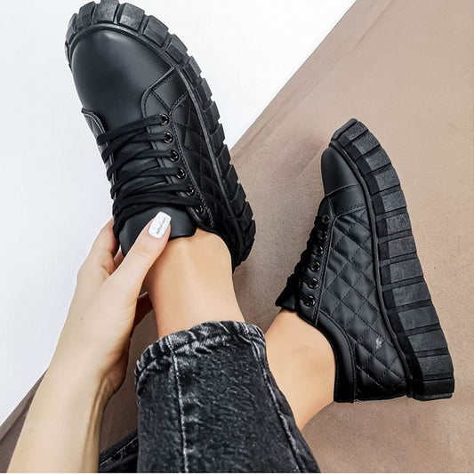 Damen modische Plateau-Sneaker mit strukturiertem Obermaterial und rutschfester Sohle Stalluxe