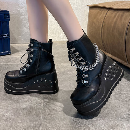 Damen Wedge-Stiefel mit dekorativen Kettendetails und hohem Plateau Stalluxe