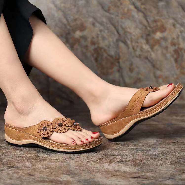 Damen Blumendekorierte Zehentrennersandalen mit ergonomischem Fußbett Stalluxe
