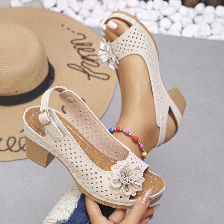Damen Clogs mit dekorativem Blumendetail und perforierter Oberfläche Stalluxe