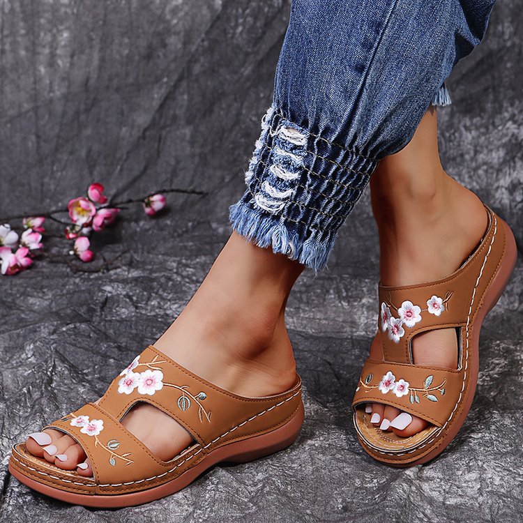 Damen bequeme Pantoletten mit floralem Stickdesign und anatomischer Fußbettung Stalluxe