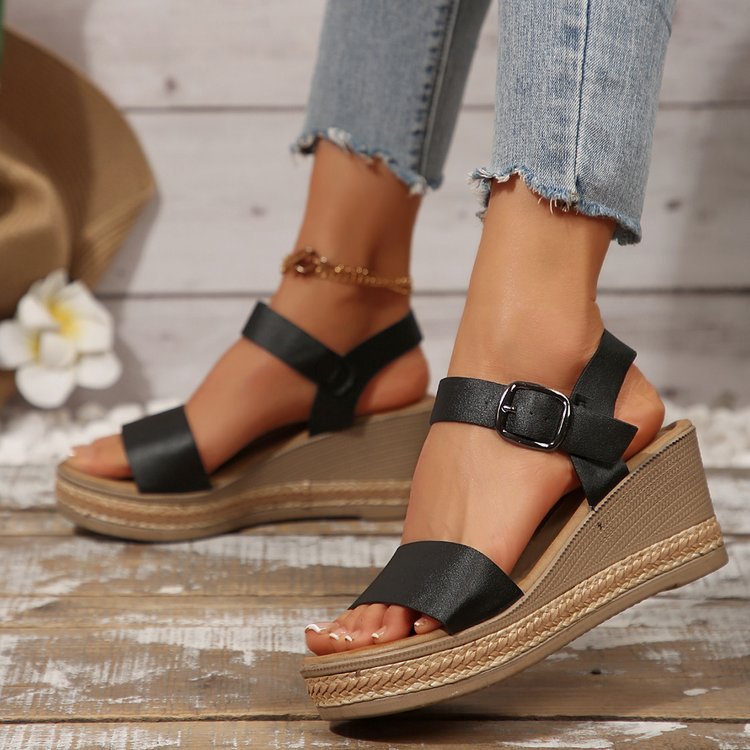 Damen Wedge-Sandalen mit verstellbarem Riemen und geschmackvoller Schnalle Stalluxe