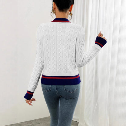 Damen Strickjacke mit klassischen Zopfmuster und kontrastierenden Akzenten Stalluxe