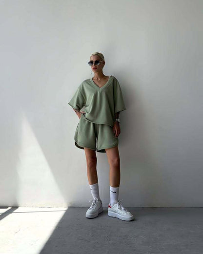 Damen lässiges V-Ausschnitt Set mit bequemen Shorts und oversized Oberteil Stalluxe