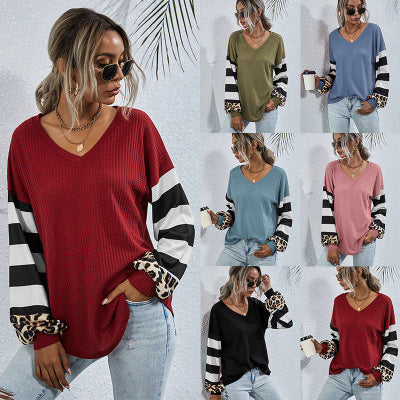 Damen modischer V-Ausschnitt Pullover mit gestreiften Ärmeln und Leopardenmuster Stalluxe