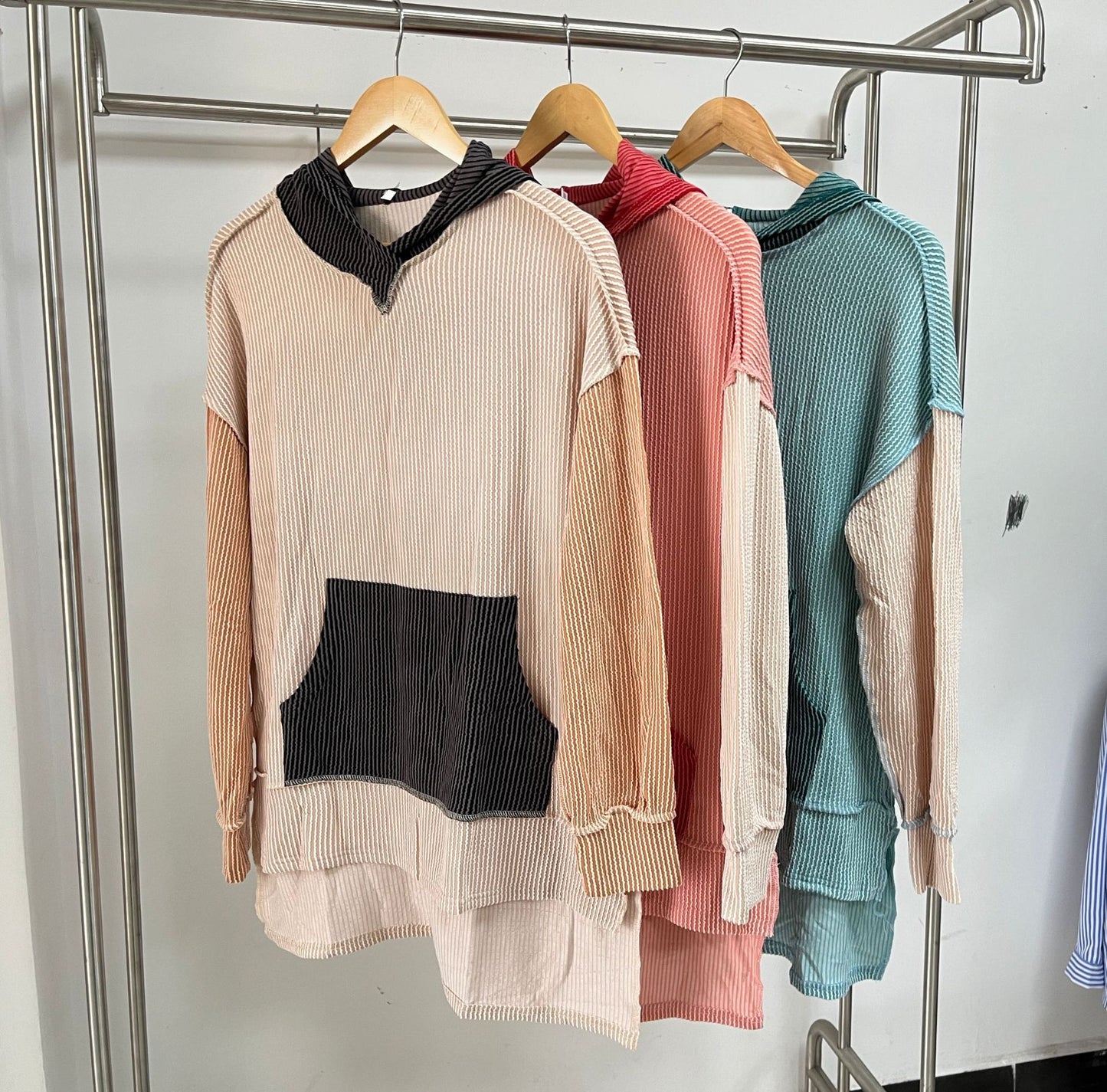 Damen lässiger Longpullover mit Kapuze und seitlicher Tasche Stalluxe