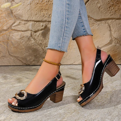 Damen Plateau-Sandalen mit elegantem Riemen und dekorativem Schnallen-Detail Stalluxe