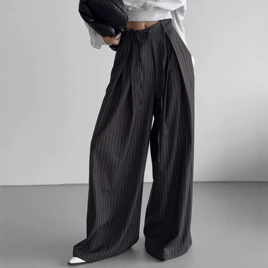 Damen Weitgeschnittene Pluderhose mit feinen Streifen Stalluxe