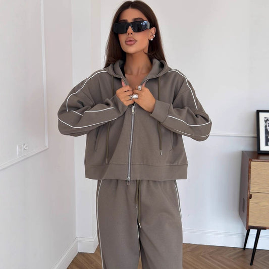 Damen bequemer Hoodie und weite Sporthose mit seitlichen Akzenten Stalluxe