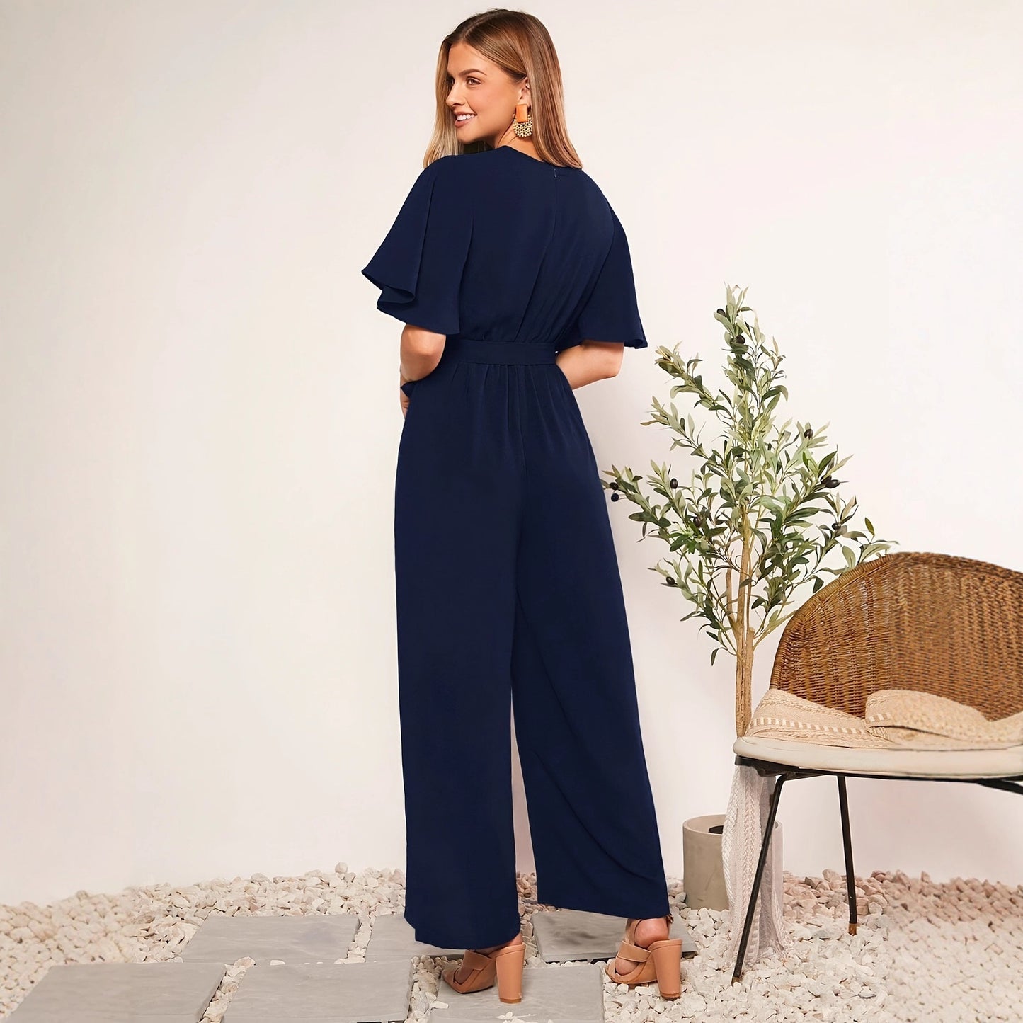 Damen eleganter Jumpsuit mit tiefem V-Ausschnitt und Poncho-Ärmeln Stalluxe