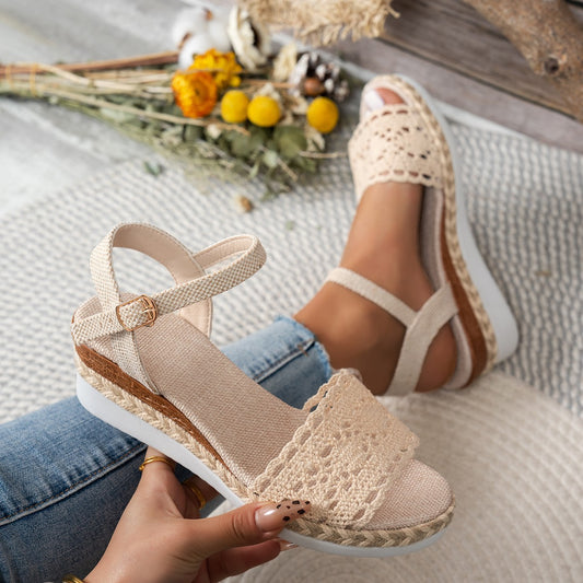 Damen Wedge-Sandalen mit floralem Häkelmuster und rutschfester Sohle Stalluxe