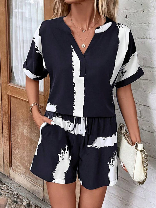 Damen modischer Kurz-Jumpsuit mit abstrakt gemustertem Oberteil und elastischem Bund Stalluxe