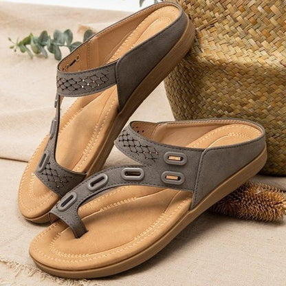 Damen bequeme Zehentrenner-Sandalen mit speziellen Riemen und komfortablem Fußbett Stalluxe