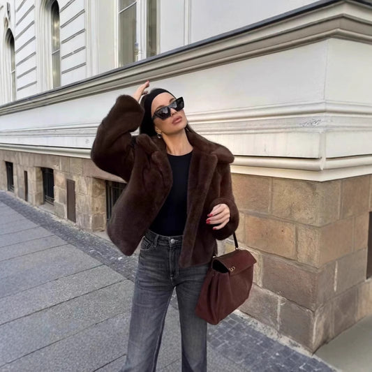 Damen Flauschige Kunstfelljacke mit elegantem Kragen und offenem Schnitt Stalluxe