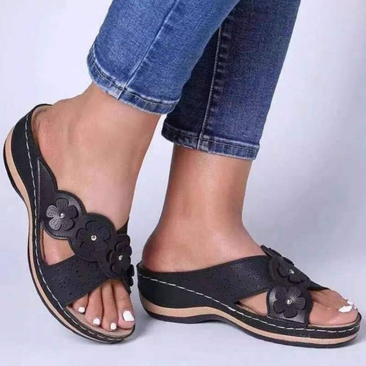 Damen Komfortable Sandalen mit modischen Blumenapplikationen Stalluxe