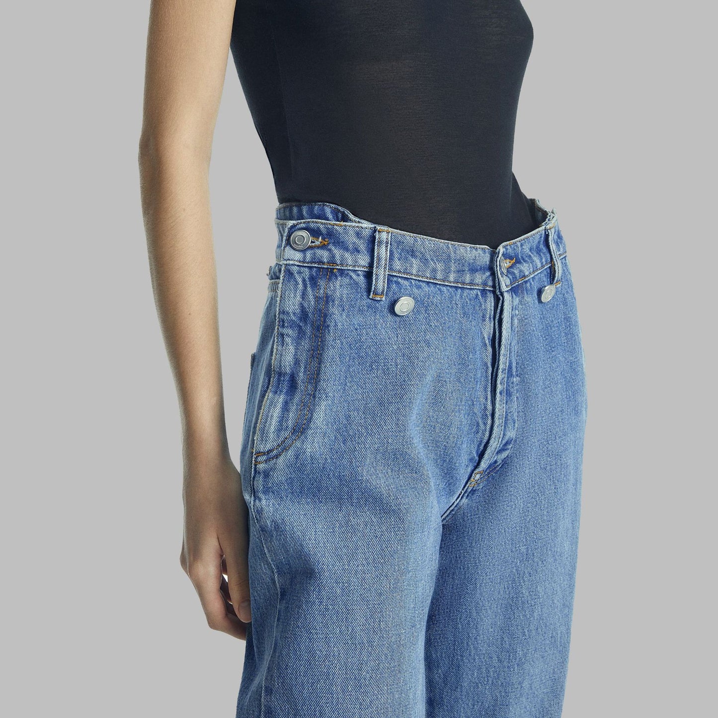 Damen High-Waist Cargo-Jeans mit lässigem Schnitt und einzigartigen Taschen Stalluxe Denimblau