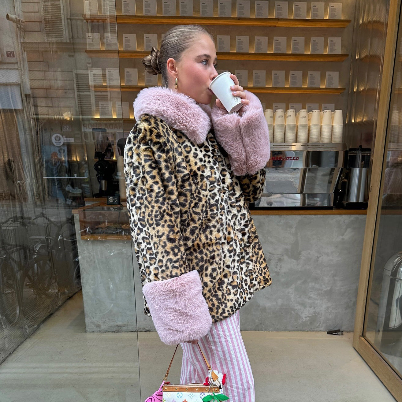 Damen Kunstfelljacke mit modernem Leopardenmuster und kuscheligem Kragen Stalluxe Leoprint