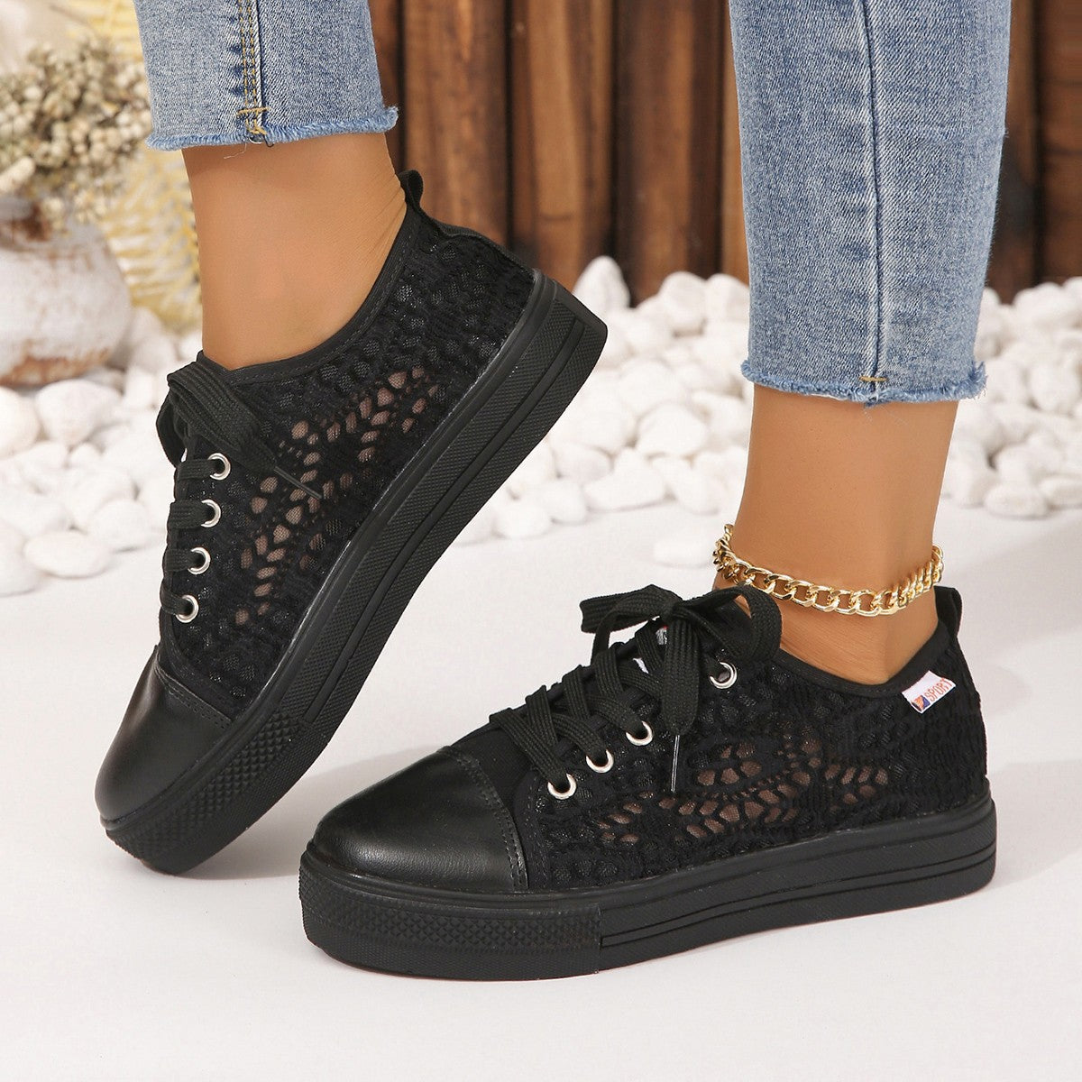 Damen Atmungsaktive Lace-Up Sneakers mit dekorativem Lochmuster Stalluxe
