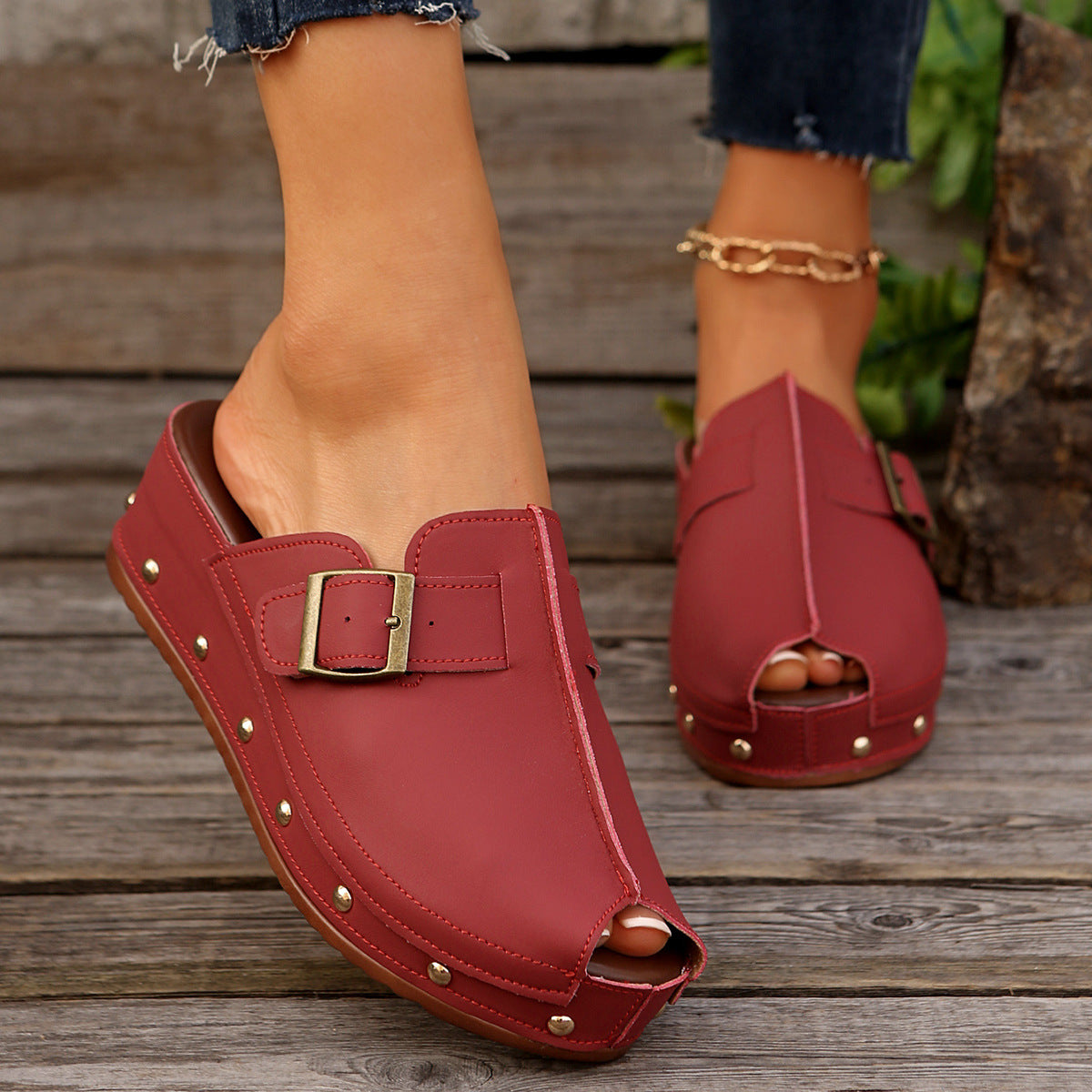 Damen Wedge-Pantoletten mit modischem Metallverschluss und eleganter Verzierungsnieten Stalluxe