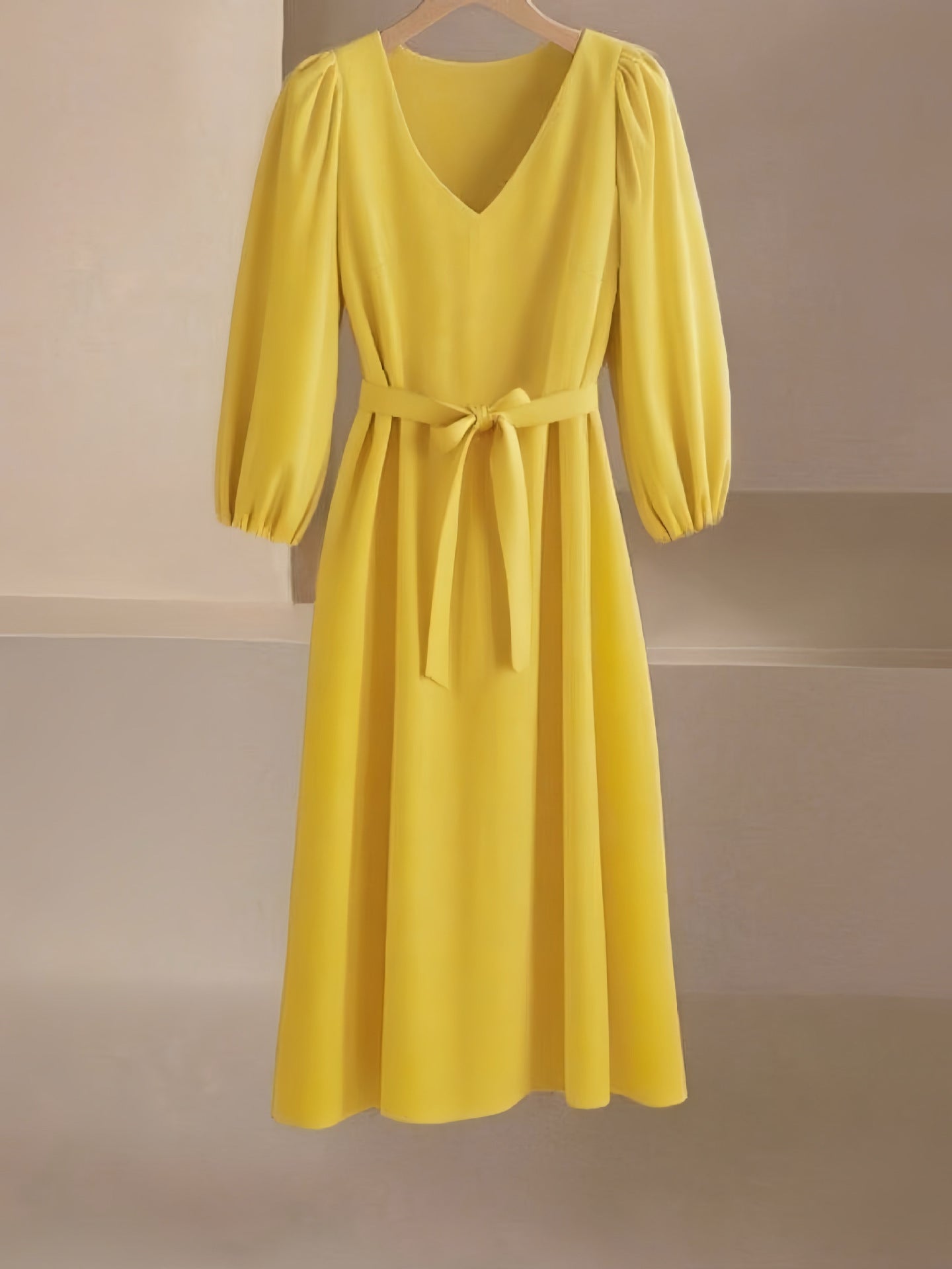 Damen Maxikleid mit V-Ausschnitt und eleganten Puffärmeln Stalluxe