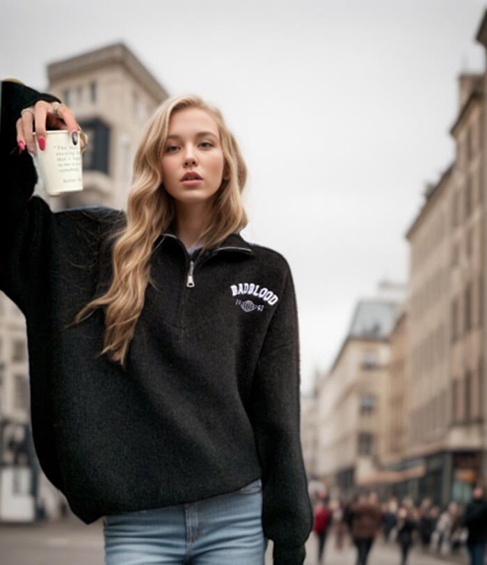 Damen Flauschiger Stehkragenpullover mit Reißverschluss und modernen Details Stalluxe