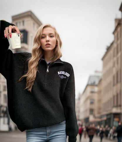 Damen Flauschiger Stehkragenpullover mit Reißverschluss und modernen Details Stalluxe