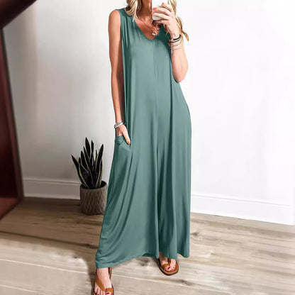 Damen Luftiger Jumpsuit mit tiefem V-Ausschnitt und seitlichen Taschen Stalluxe