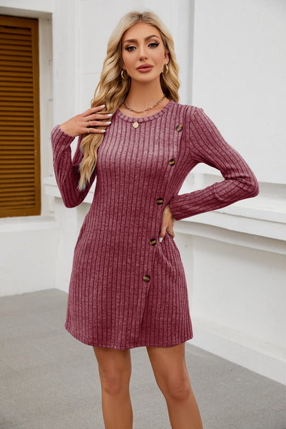 Damen Strickkleid mit hochwertigem Rippdesign und dekorativen Knöpfen Stalluxe