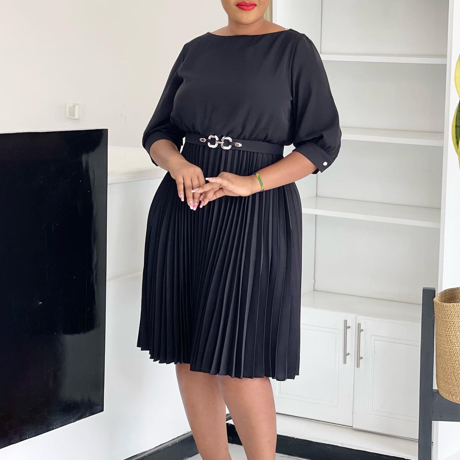 Damen Plissiertes Kleid mit Taillengürtel und elegantem Schnitt Stalluxe Schwarz