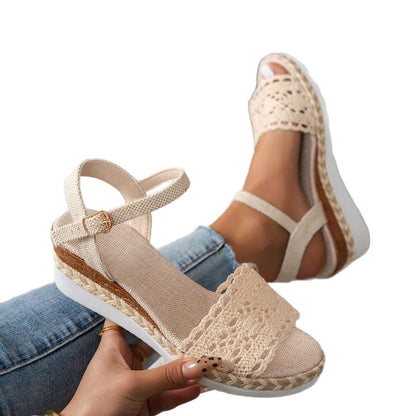 Damen Wedge-Sandalen mit floralem Häkelmuster und rutschfester Sohle Stalluxe