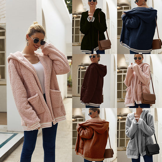 Damen Kuschelige Fleecejacke mit Kapuze und praktischen Taschen Stalluxe