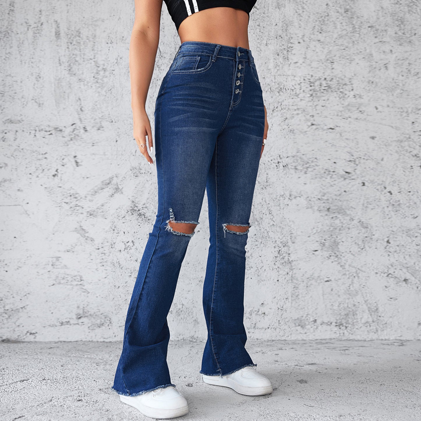 Damen Schlagjeans mit distressed Details und hohem Bund Stalluxe
