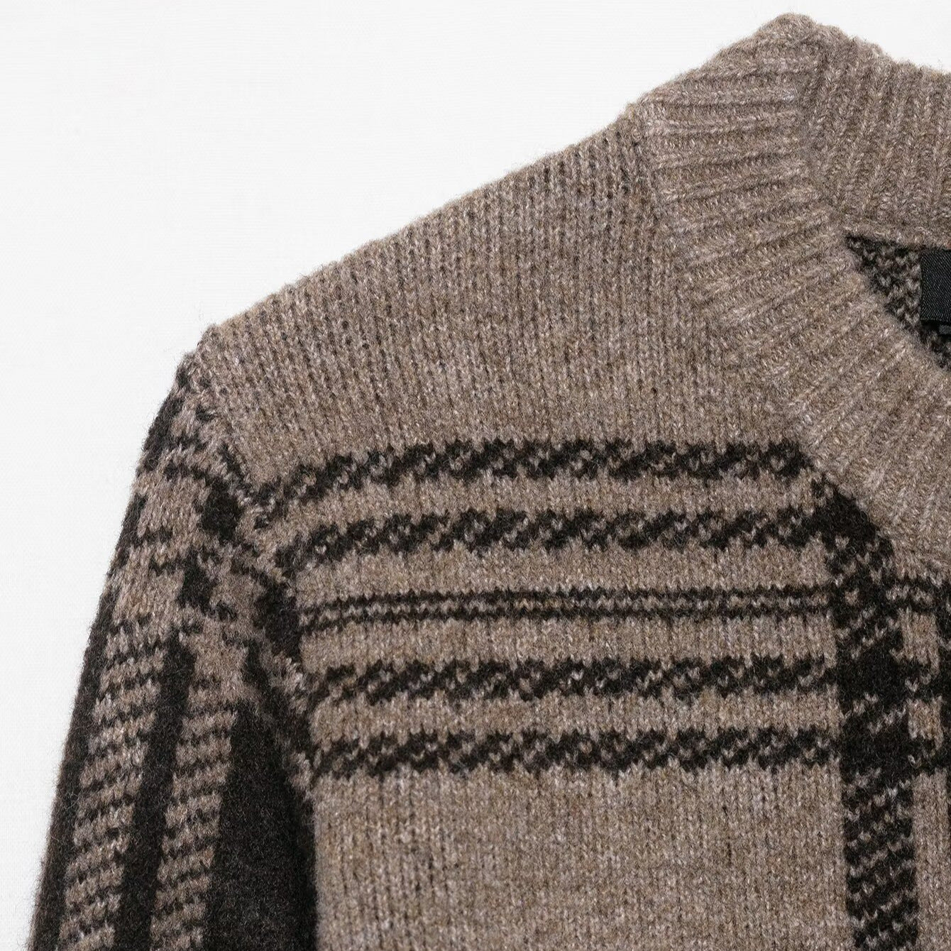 Damen Modische Karostrickjacke mit Knopfleiste und Rundhalsausschnitt Stalluxe