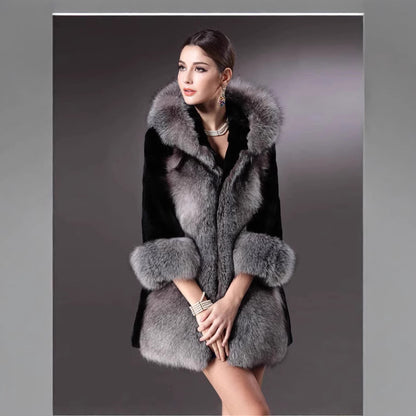 Damen Luxus Kunstpelzjacke mit Kapuze und dekorativen Details Stalluxe