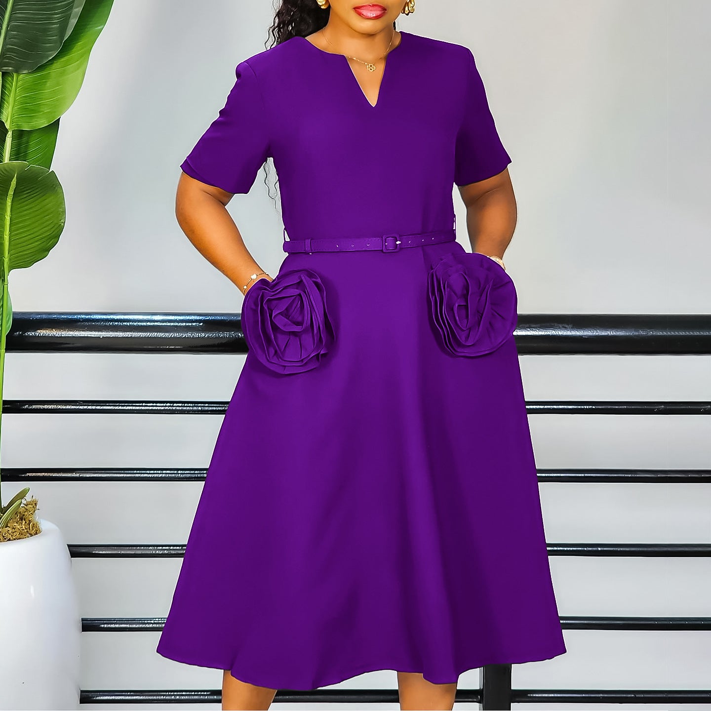 Damen Midi-Kleid mit dekorativen Blumenapplikationen und Taillengürtel Stalluxe